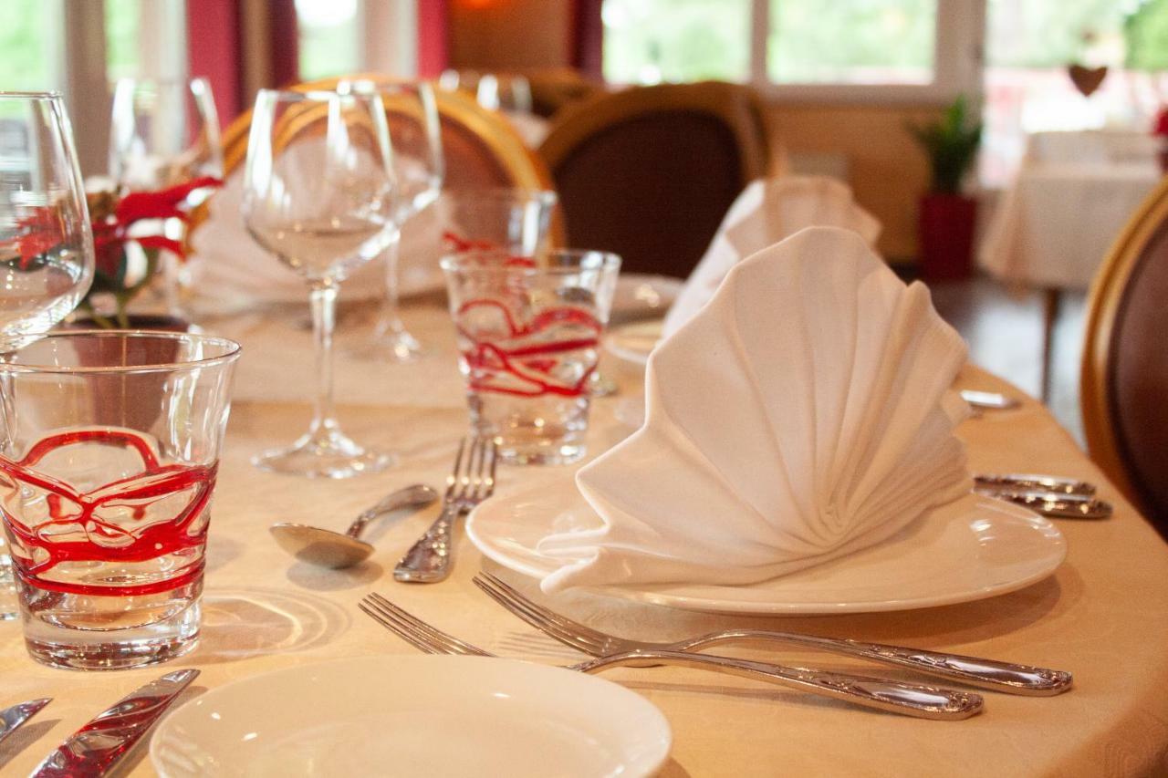 Relais Vosgien - Hotel Restaurant "La Table De Sophia" Saint-Pierremont  Eksteriør billede
